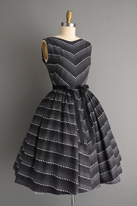 1950s vintage dress | Black & White Circle Cotton… - image 6