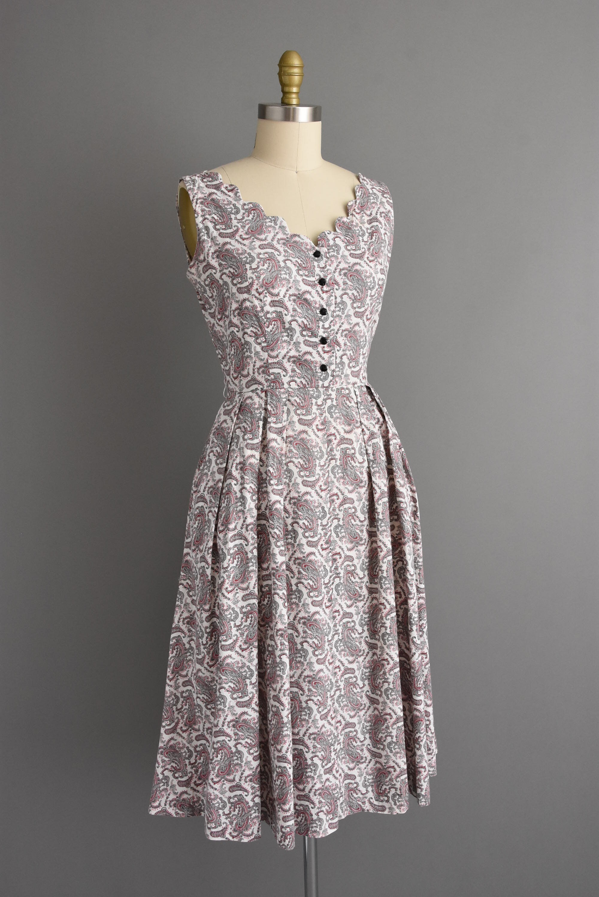 vintage 1950s dress | Red & Gray Paisley Print Scallop Cotton Summer dress | Small