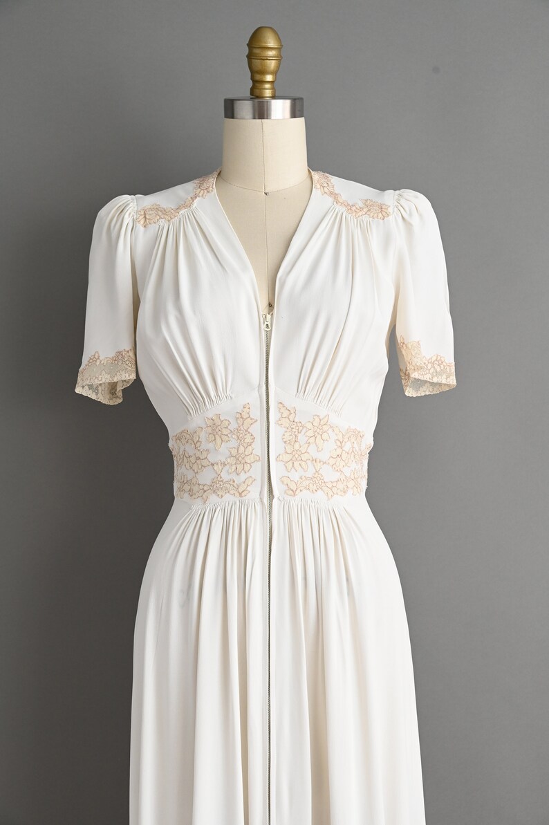 vintage 1940s Dress Rare Vintage Ivory White Floral Lace Rayon Wedding Dress XS Small image 3