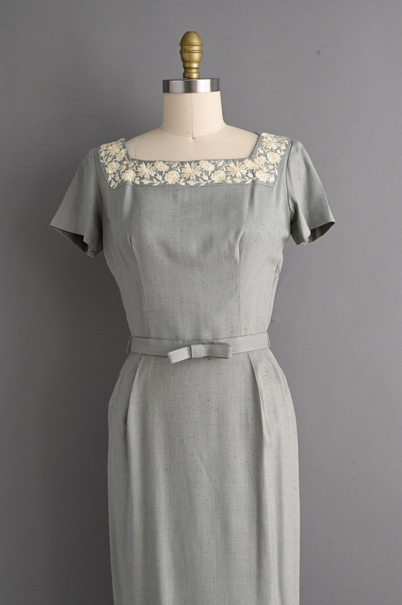 vintage 1950s Floral Embroidered Wiggle Dress | S… - image 3