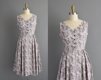 vintage 1950s dress | Red & Gray Paisley Print Scallop Cotton Summer dress | Small | 50s dress