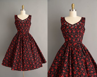 vintage 1950s Dress | Beautiful Rose Floral Embroidered Full Skirt Cocktail Party Dress | Small