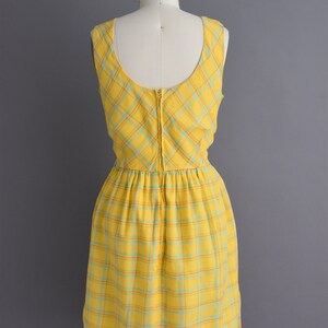 Vintage 1960er Jahre Kleid gelbes & mintblaues ärmelloses Sommerkleid aus Baumwolle Mittelgroß Bild 9