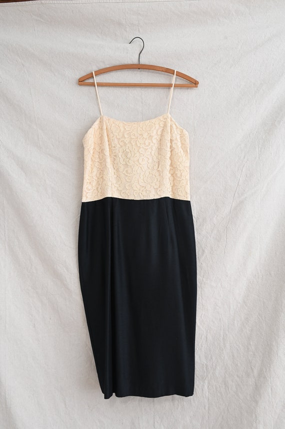 BLOWOUT  SALE | 1980s vintage dress | Medium - image 2