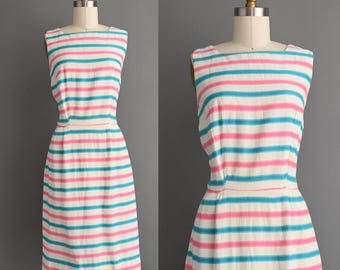 Vestido vintage de los años 50 / Vestido de verano de algodón con estampado de rayas rosas y azules / Talla M - Grande