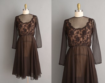 Vestido vintage de los años 60 / Precioso vestido marrón semitransparente de gasa con encaje y mangas largas / Talla pequeña