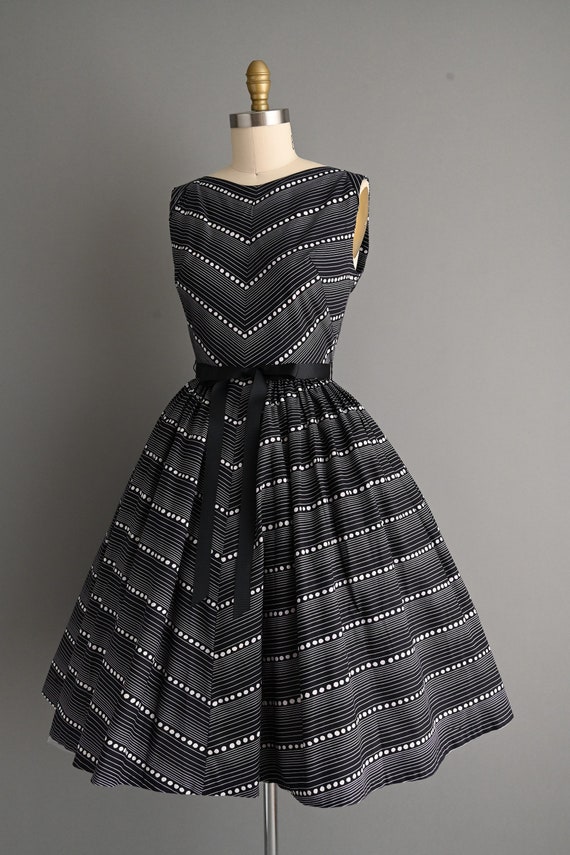 1950s vintage dress | Black & White Circle Cotton… - image 8