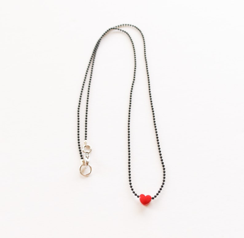 Dainty Heart Necklace, Tiny Heart Necklace, Delicate Heart Necklace, Valentines Day Gift for Her, Romantic Jewelry, Love necklace, Red Heart zdjęcie 5
