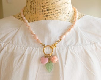 Collar con dije de perla rosa, corazón y gargantilla de concha, estilo retro dulce