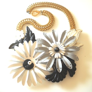 Große Blumen Halskette, große Blumen Halskette, Schwarz und Weiß Statement Halskette, Schwarz und Weiß Halskette, Statement Blumen Schmuck