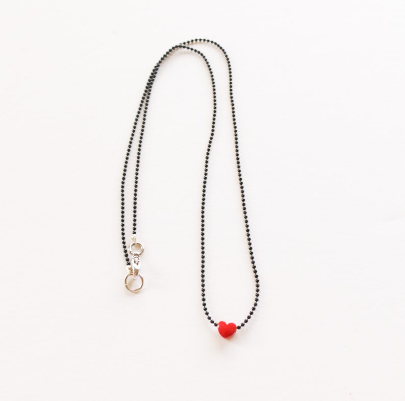 Dainty Heart Necklace, Tiny Heart Necklace, Delicate Heart Necklace, Valentines Day Gift for Her, Romantic Jewelry, Love necklace, Red Heart zdjęcie 2