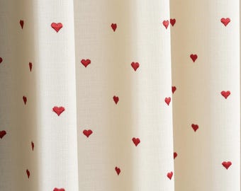 Cortina opaca con corazón rojo bordado, cortinas infantiles color marfil con aspecto de algodón.