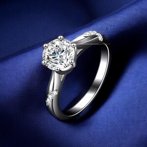 PT950 Platinum Moissanite Diamond Ring – Elegant Engagement Ring for Women