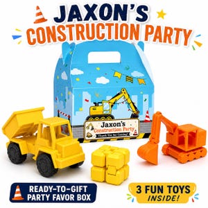 Può includere: Un set di bomboniere a tema costruzione con una scatola blu, un dumper giallo, un escavatore arancione e un puzzle a cubo giallo. La scatola recita "Jaxon's Construction Party" e "Ready-to-Gift Party Favor Box."