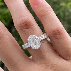 5 Carat E VVS2 Oval Lab Grown Diamond Engagement Ring / 7.2 CTW Luxury Diamond Ring / Iced Out Proposal Ring / Trellis Set Round Band