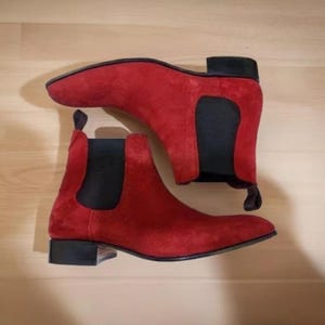 Nieuwe handgemaakte rode suède formele pull-on chelsea-jurklaarzen met lage enkel voor heren