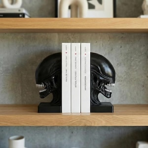 Bokstöd för Alien Xenomorph: Sci-fi-skräckdekor