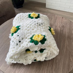 Yellow Daisy Throw Blanket Handmade Crochet Flower Afghan | White & Yellow Flower Throw | Cozy Cottagecore Blanket Gift