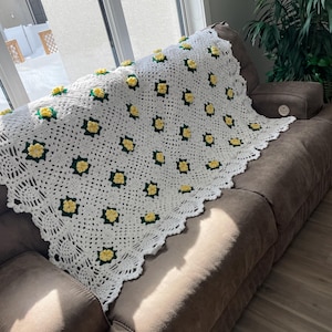 Yellow Floral Throw Blanket Handmade Crochet Flower Afghan | White & Yellow Daisy Throw | Cozy Cottagecore Blanket Gift