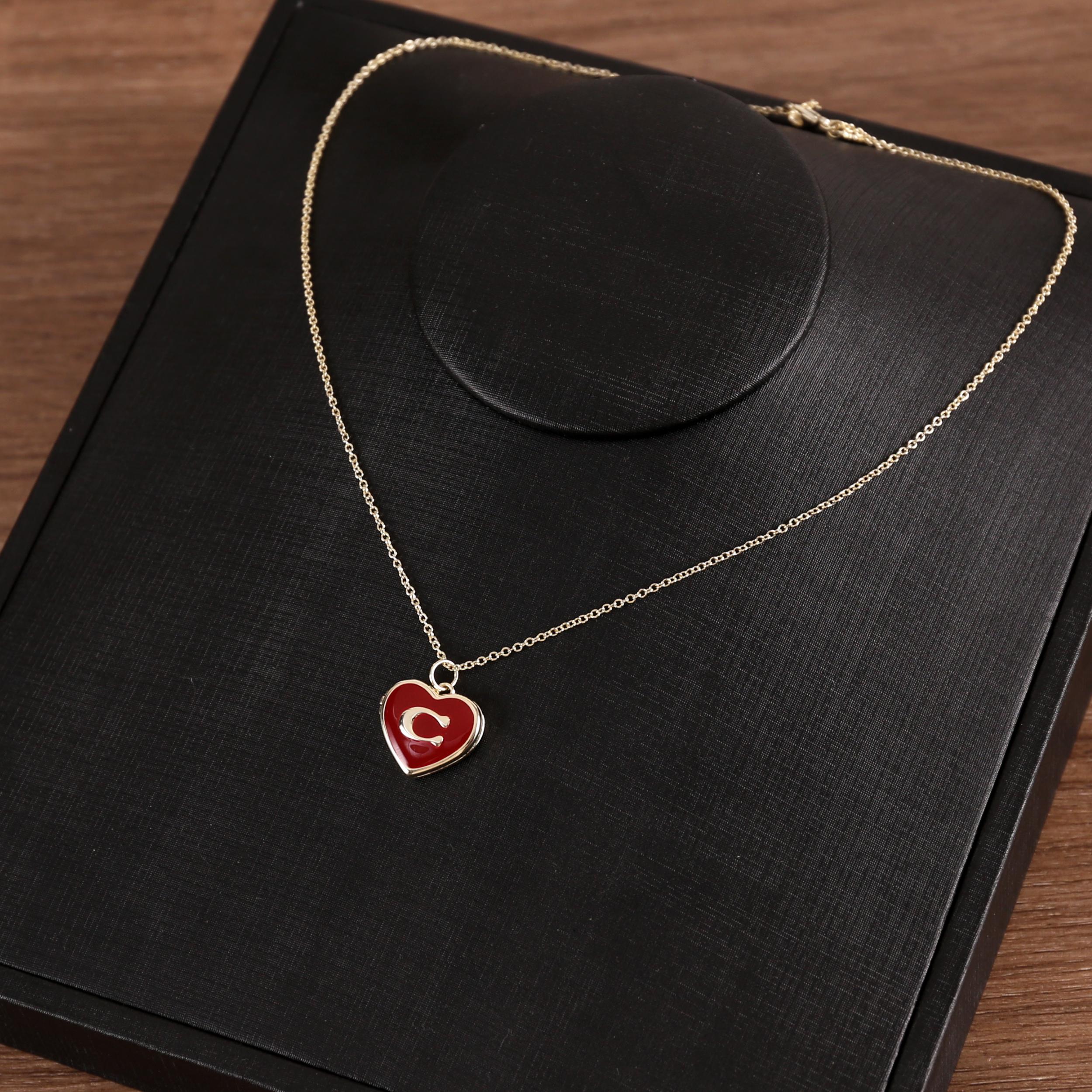 【国内発送】coach＊Double Stitched Hearts Pendant Necklace Coach Heart Necklace , Love Heart Pendant , Red Love Heart