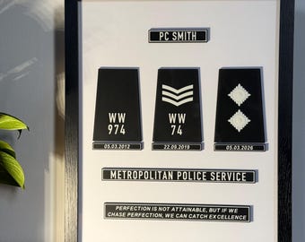 Hombrera de policía y ambulancia personalizada para regalo de jubilación / Recuerdo con marco personalizado (30,5 x 25,4 cm o 35,5 x 28,9 cm) / Fabricado en el Reino Unido