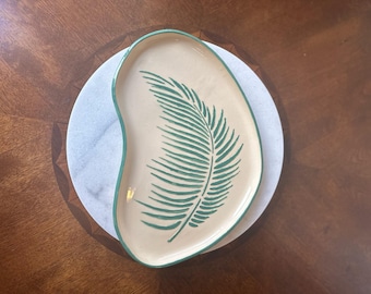 手作りの陶器製前菜皿：緑と赤の3セクションタパ皿 - Etsy 日本