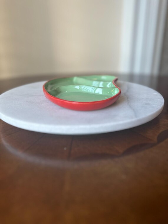 手作りの陶器製前菜皿：緑と赤の3セクションタパ皿 - Etsy 日本