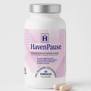 Puede incluir: Una botella blanca de cápsulas HavenPause con tapa plateada. La etiqueta presenta el nombre de la marca en azul y rosa, junto con texto que describe el producto como un suplemento multinutrientes para la perimenopausia. Dos cápsulas están delante.
