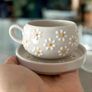 Handmade Ceramic Tea Cup & Saucer Set with Daisy Flowers – Cute Vintage Aesthetic Mug, Floral Coffee Cup Gift