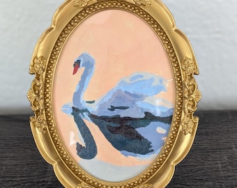 Elegant schilderij van zwaan in sierlijke gouden ovale lijst | Minicanvaskunst