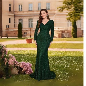Emerald Green Sequin Mermaid Gown: Elegant V-Neck Evening Dress