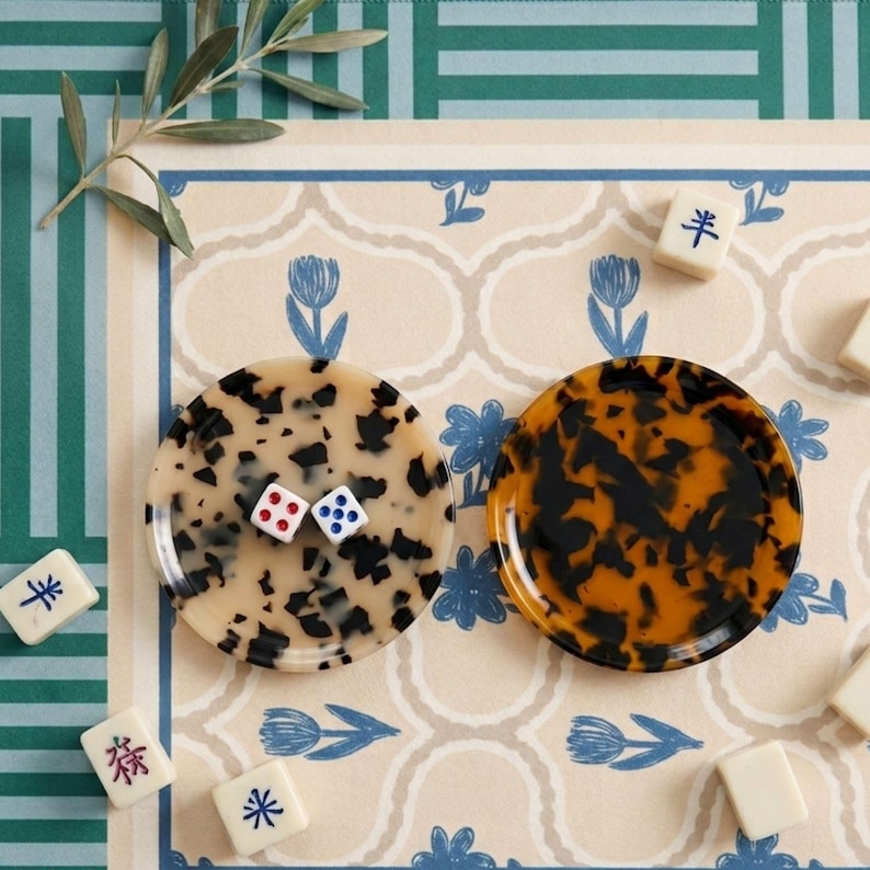 Custom Embossed Gold Monogrammed Leather Pouch Mahjong Dice Set Personalized Gaming Gift Tortoise Pattern Resin Dish Elegant Speckled Design Premium Storage Accessories Perfect Present For Mahjong Lovers Luxury Game Night Essential
