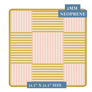 K&ouml;nnte beinhalten: Quadratische Neoprenmatte mit Streifenmuster in Gold, Rosa und Wei&szlig;. Die Matte misst 80 cm x 80 cm und tr&auml;gt den Text "2MM NEOPRENE" auf einem blauen Rechteck.
