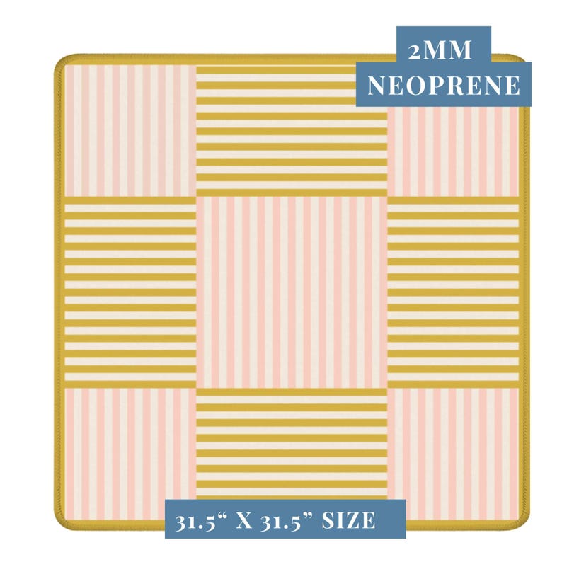 Puede incluir: Una alfombrilla cuadrada de neopreno con un dise&ntilde;o de rayas doradas, rosas y blancas. La alfombrilla mide 80 cm x 80 cm y tiene el texto "2MM NEOPRENE" en un rect&aacute;ngulo azul.