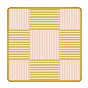 K&ouml;nnte beinhalten: Quadratische Matte mit goldenem Rand. Das Design zeigt abwechselnde Abschnitte mit rosa und wei&szlig;en vertikalen Streifen und gold-wei&szlig;en horizontalen Streifen. Die Matte ist wahrscheinlich f&uuml;r dekorative oder funktionelle Zwecke bestimmt.