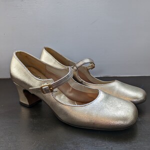 Vintage Thom McCann Gold Mary Jane shoes 8 AA