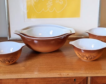 Five piece vintage Pyrex Cinderella Brown Orchard fruitBowl set and casserole