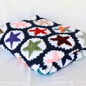 Crochet stars afghan navy blue white colorful couch throw blanket kid bedding child scrap yarn hexagons granny square home decor green red image 4
