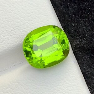 Natural Green Peridot Gemstone Cushion Cut For Jewellery , 6.35 Carat from Pakistan