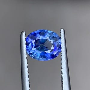 1.27 Carat Certified Ceylon Sapphire: Oval Brilliant Cut, Unheated Corundum