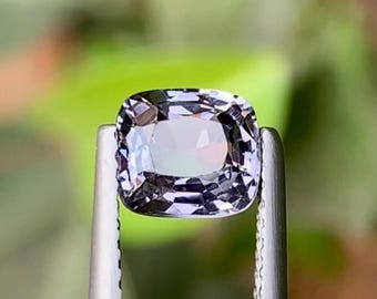 Spinello lilla lustro: pietra preziosa taglio cuscino da 1,15 carati proveniente dalla Birmania