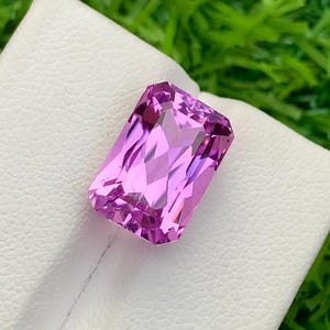9.00 Carat Deep Pink Kunzite Gemstone: Radiant Cut Jewelry Stone