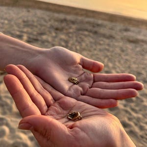 Regalo único para AMOR / Colgante de corazón dividido en dos hecho a mano / Joyería serializada