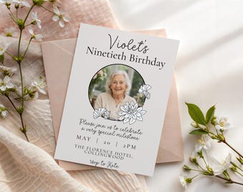 Plantilla elegante de invitación para el 90 cumpleaños con foto. Invitación digital para celebrar este hito.