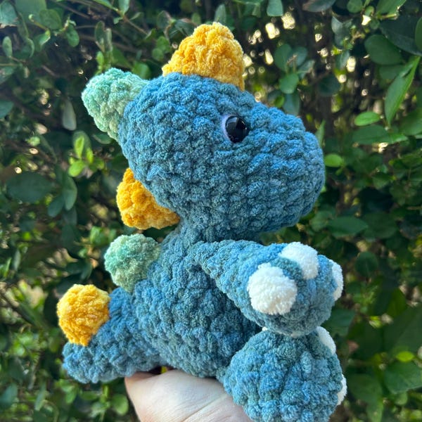 Peluche de dinosaurio de ganchillo / T Rex Lovey Snuggler / Envío gratis / Listo para enviar