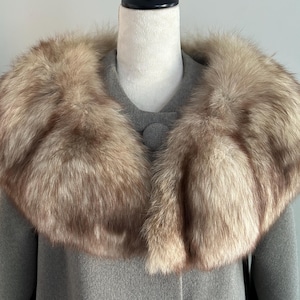 Vintage Grey Mod Style Coat with Fur Collar