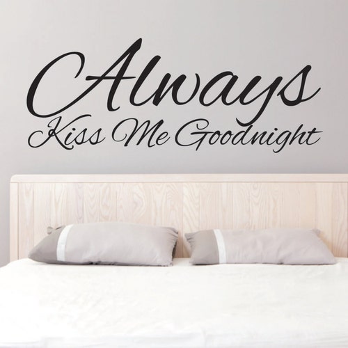 Always Kiss Me Goodnight Wandtattoo, Romantisches Zitat