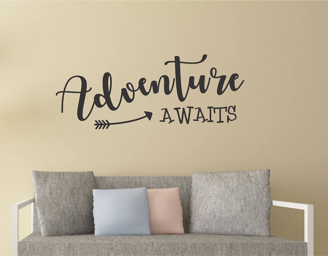 Cartello In Legno 'Adventure Awaits' | Decorazione Parete Stile Rustico | 15x45 Cm