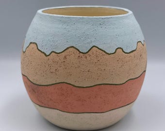 Jarrón con escena de pueblo Navajo de Arizona, nativo americano, pintado y moldeado a mano, firmado, VTG