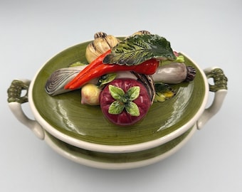 Sopera Arnart 5th Ave Garden Harvest con tapa de verduras pintada a mano 55/1778